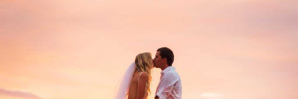 Casamento na praia simples: 10 dicas básicas de organização