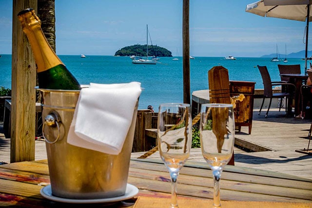 imagem restaurante em florianópolis de frente para o mar
