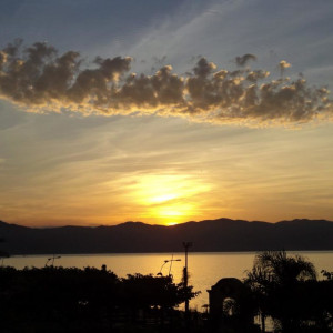 Primeira imagem do post do dia 20 de Junho de 2016 da Pousada dos Sonhos: pÃ´r do sol com vista para o mar de JurerÃª em FlorianÃ³polis