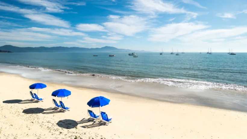 imagem da praia de jurere em florianópolis