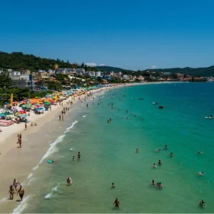 Bombinhas, uma das cidades próximas a florianópolis