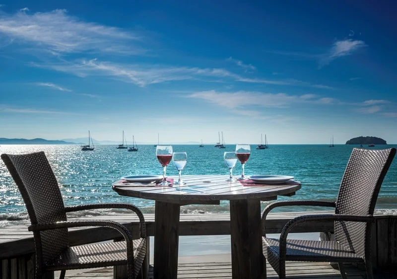Descubra os 7 melhores restaurantes na praia em Florianópolis