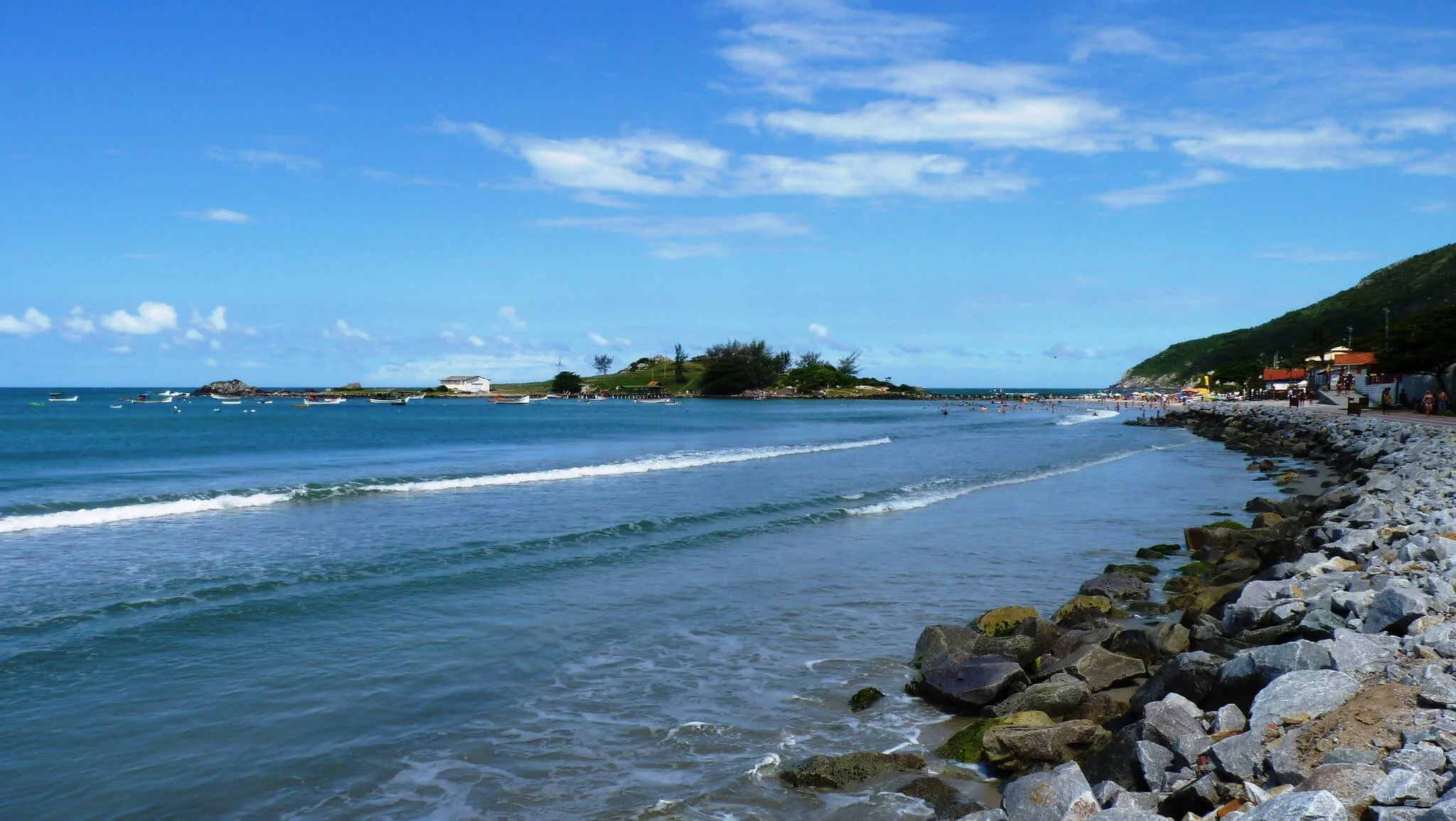 imagem-praia-da-armacao-em-florianopolis.