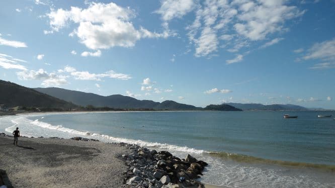 praia da armação em Florianópolis