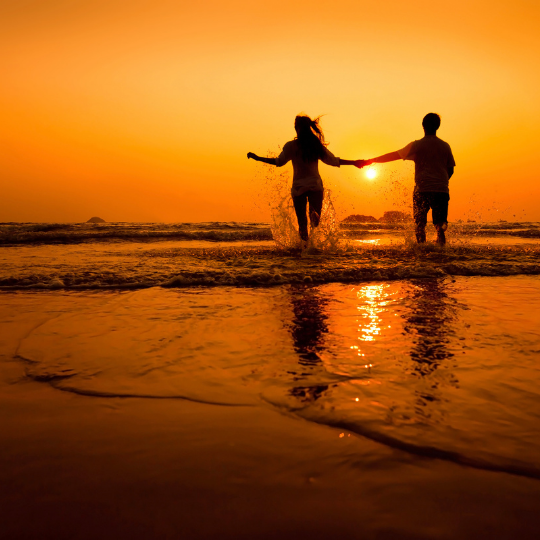 imagem casal em viagem romântica em florianópolis