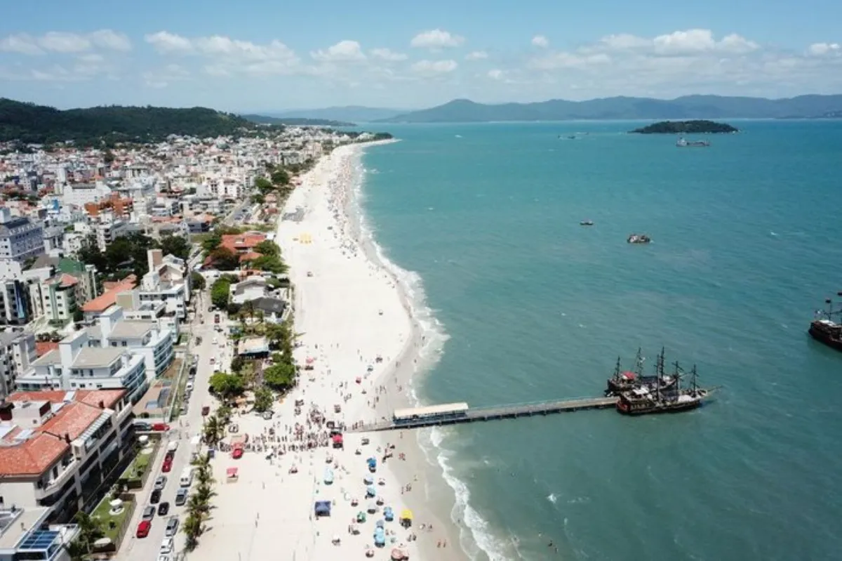 Praia de Canasvieiras depois do alargamento da faixa de areia