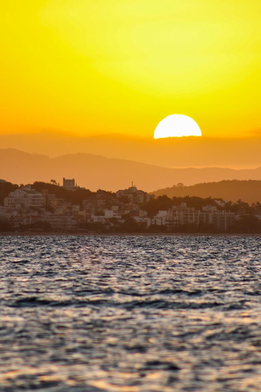 imagem da praia ponta das canas florianopolis