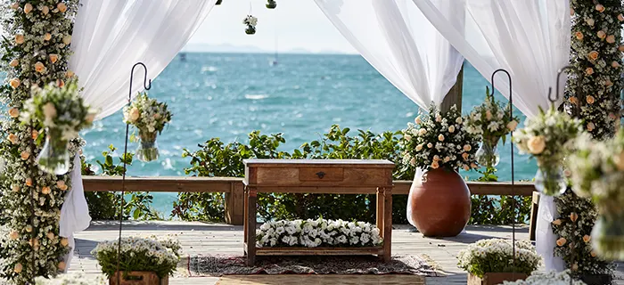 Altar de casamento à beira-mar de Jurerê