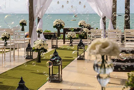 Bolhas de sabão decoram o cenário paradisíaco que é a beira do mar de Jurerê, em Florianópolis.