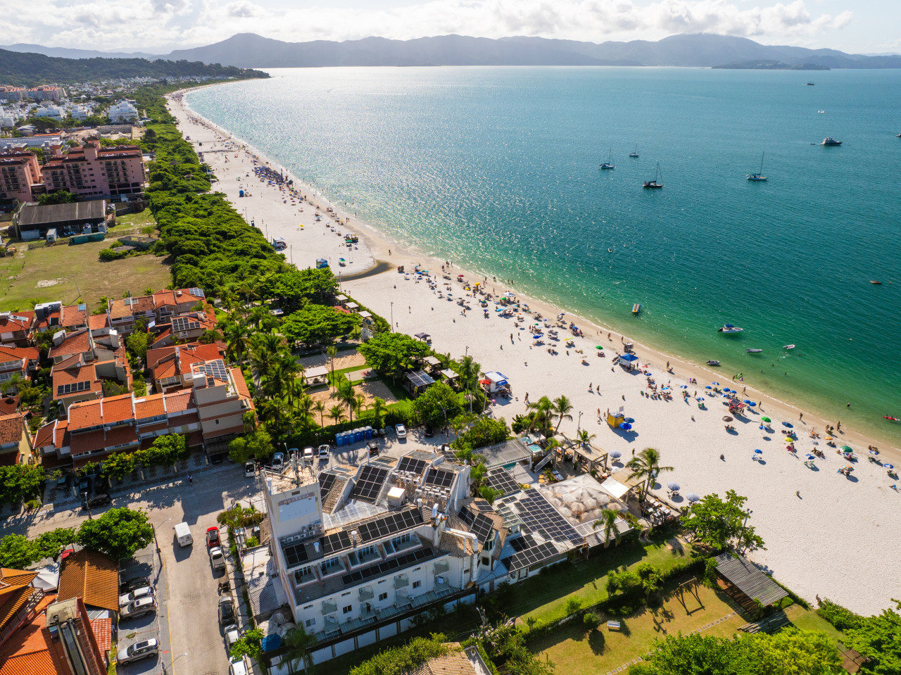 imagem aérea da Pousada dos Sonhos e da praia de Jurerê