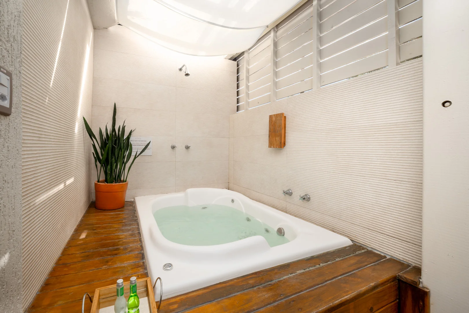 Imagem área externa Imagem do quarto de casal do Apartamento 1 Quarto Térreo com Hidro da Pousada dos Sonhos