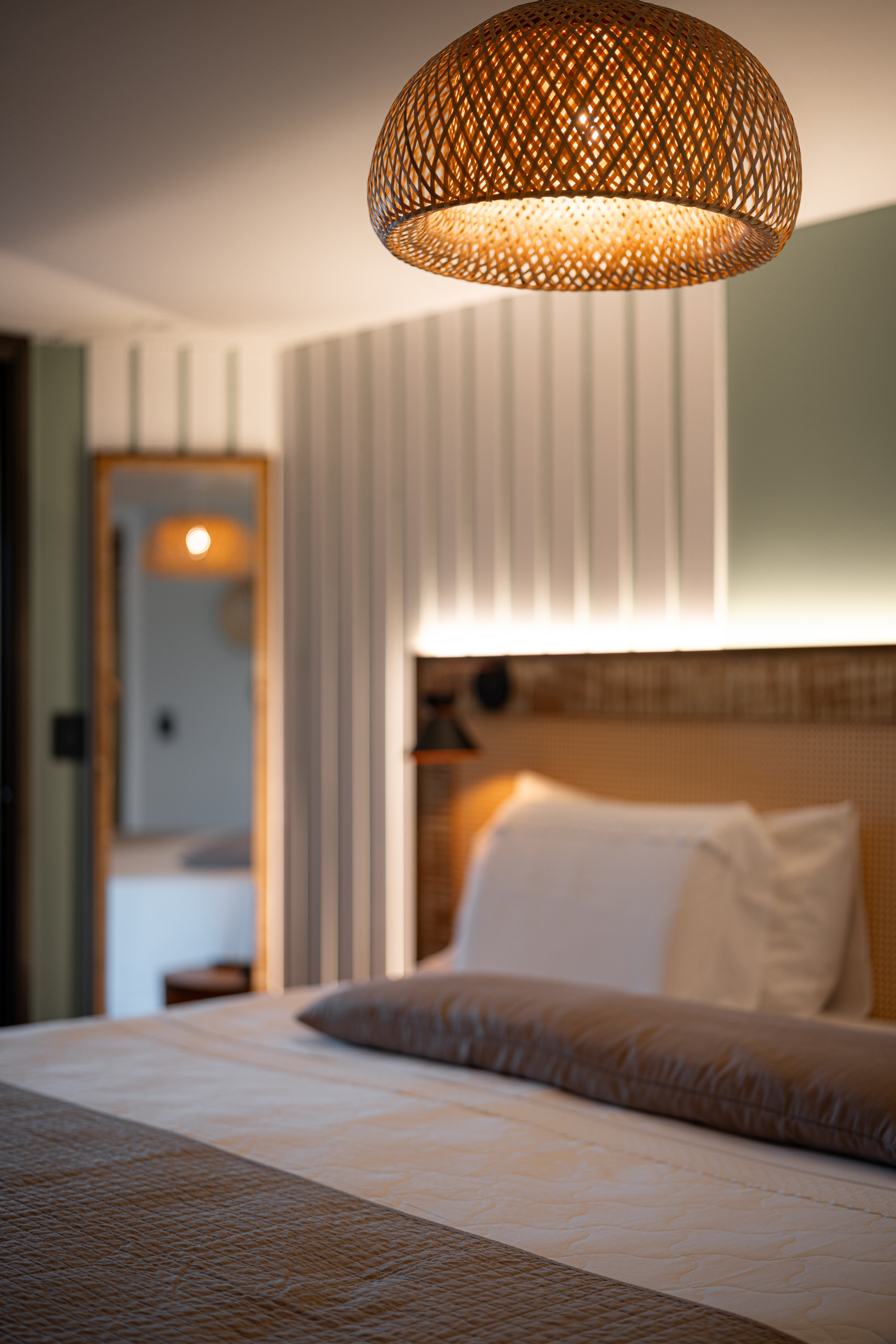 Imagem da cama e decoração do quarto casal do Apartamento 1 Quarto Luxo da Pousada dos Sonhos