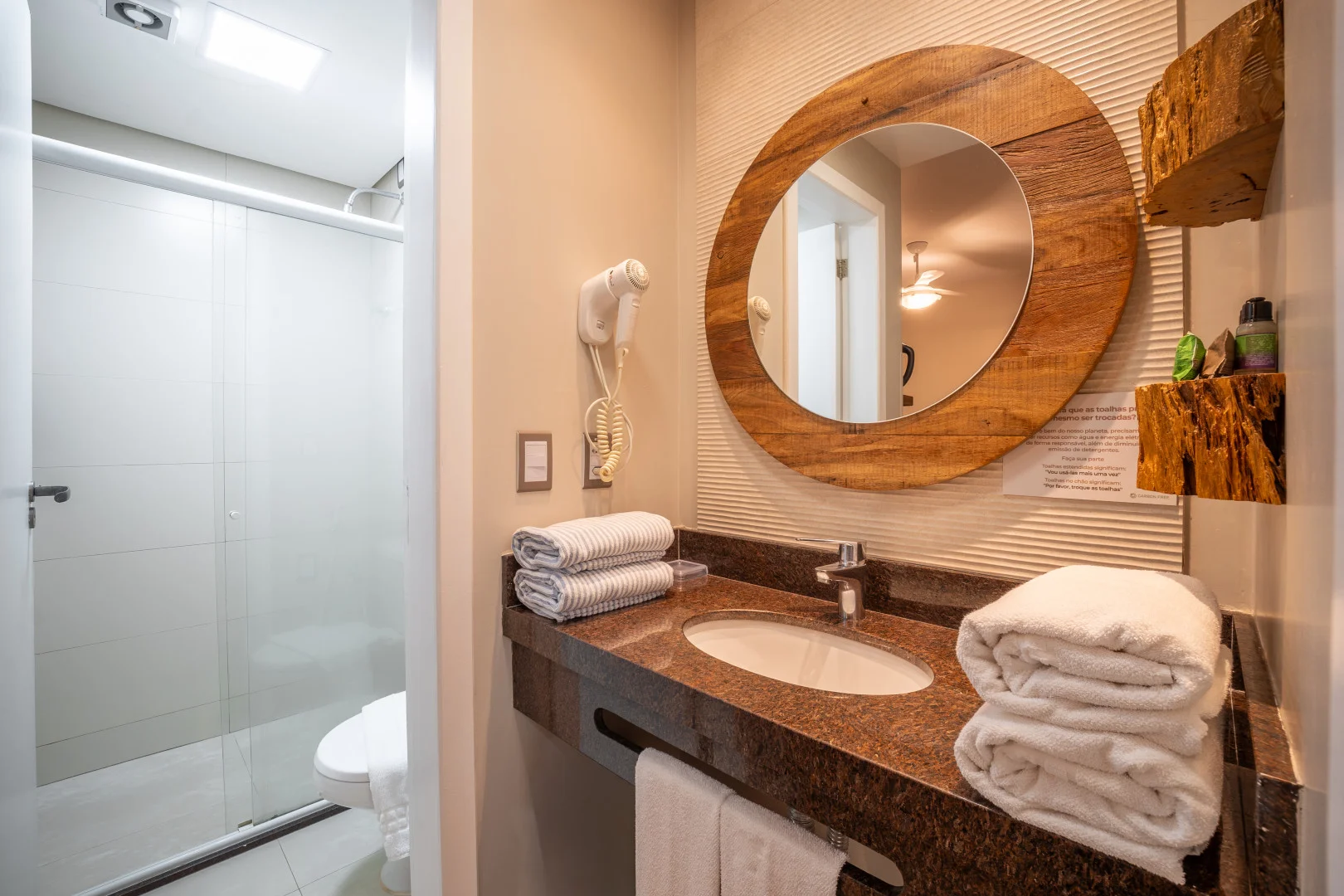 Imagem do lavabo Imagem do quarto de casal do Apartamento 1 Quarto Térreo com Hidro da Pousada dos Sonhos