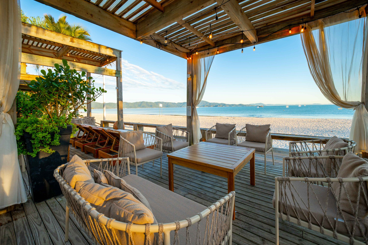 Imagem de lounge do deck da Pousada dos Sonhos