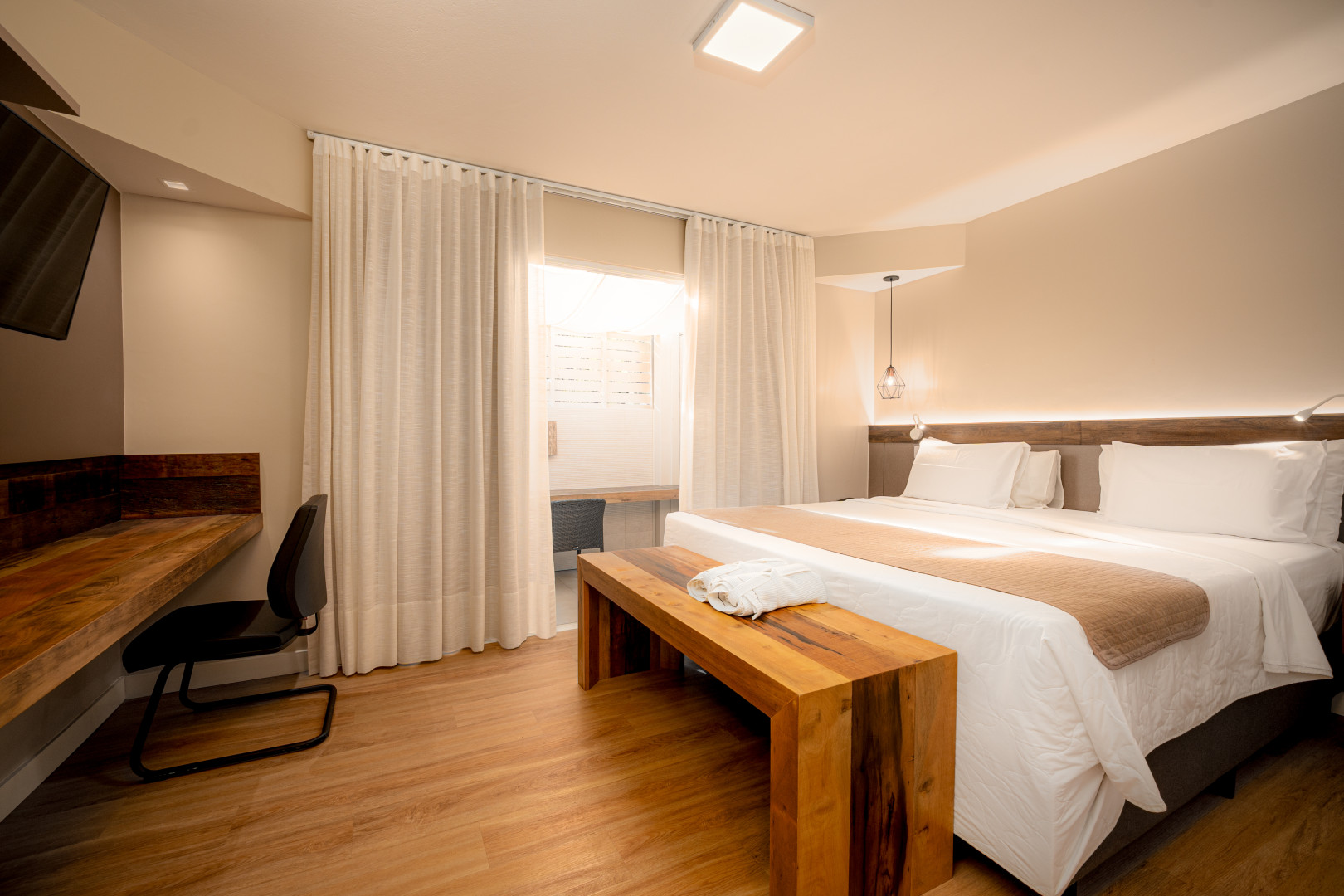 Imagem do quarto de casal do Apartamento 1 Quarto Térreo com Hidro da Pousada dos Sonhos