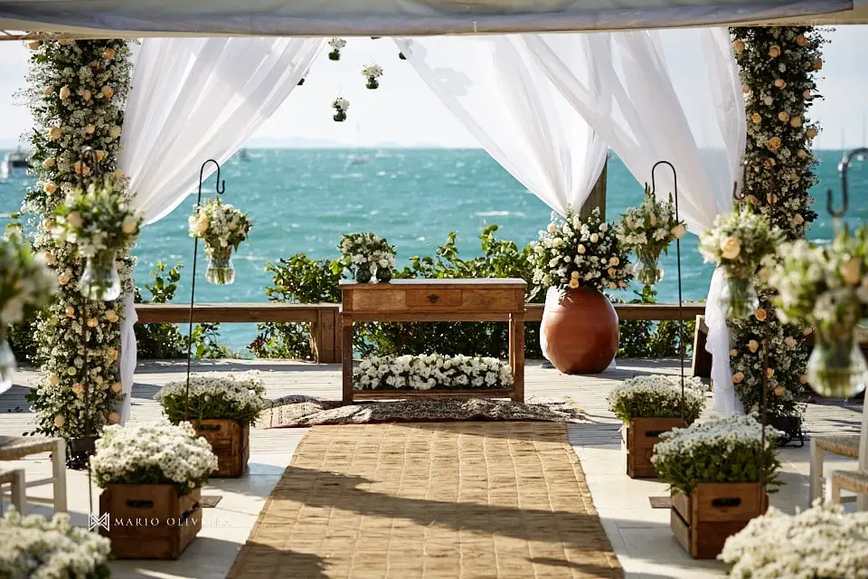 https://www.pousadadossonhos.com.br/wp-content/webp-express/webp-images/uploads/2019/02/casamento-na-praia-florianopolis-jurere-1.jpg.webp